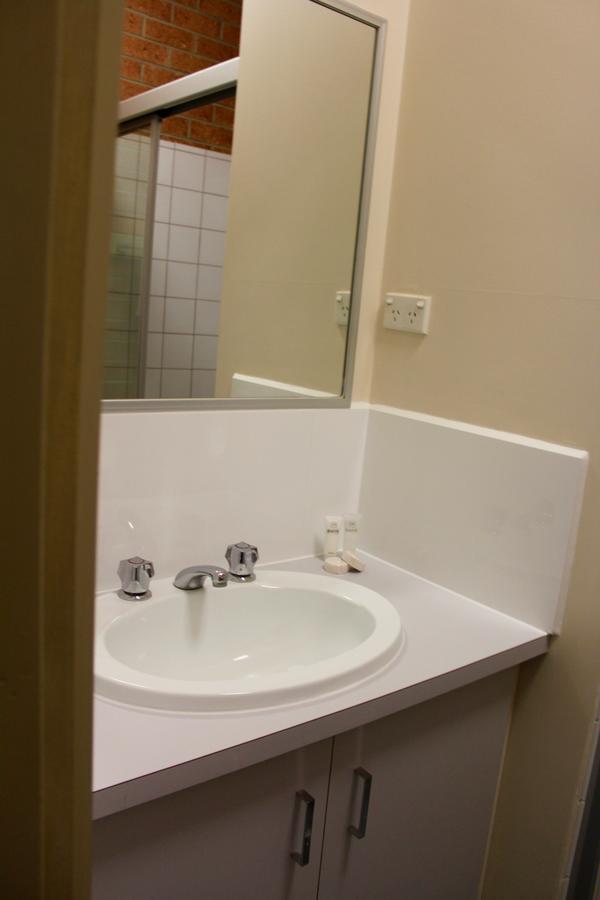 Cranbourne Motor Inn Экстерьер фото