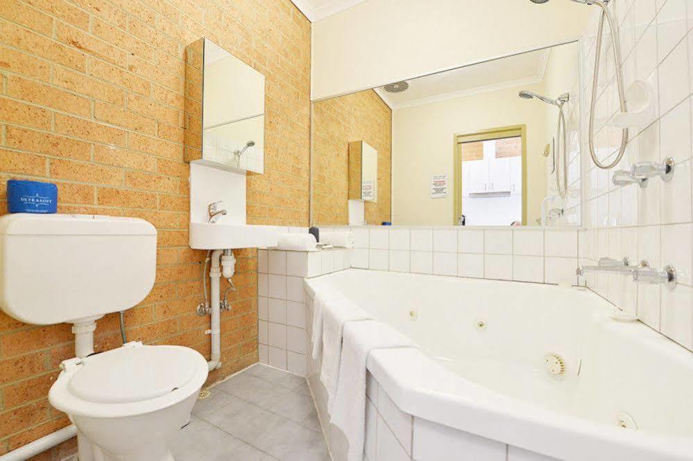 Cranbourne Motor Inn Экстерьер фото